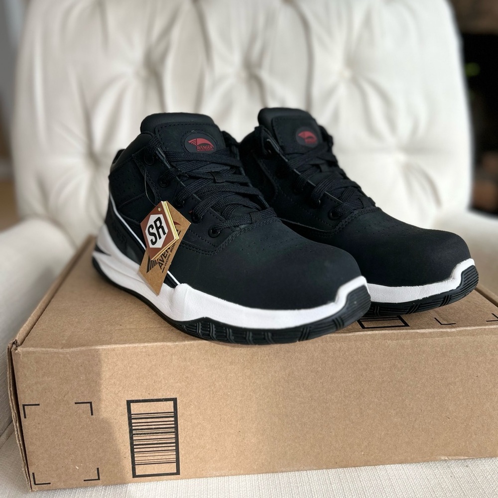 NIB Avenger Women's Reaction Alloy Toe Black /White Leather Work Shoes Boots 9.5